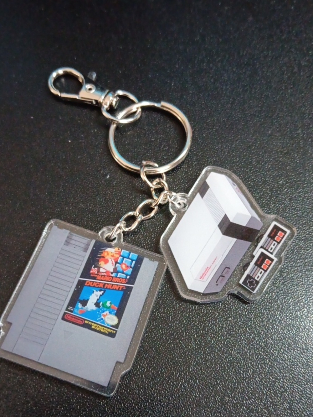 Keyring -Retro NES Console & Cartridge Keychain - Picture 2 of 5